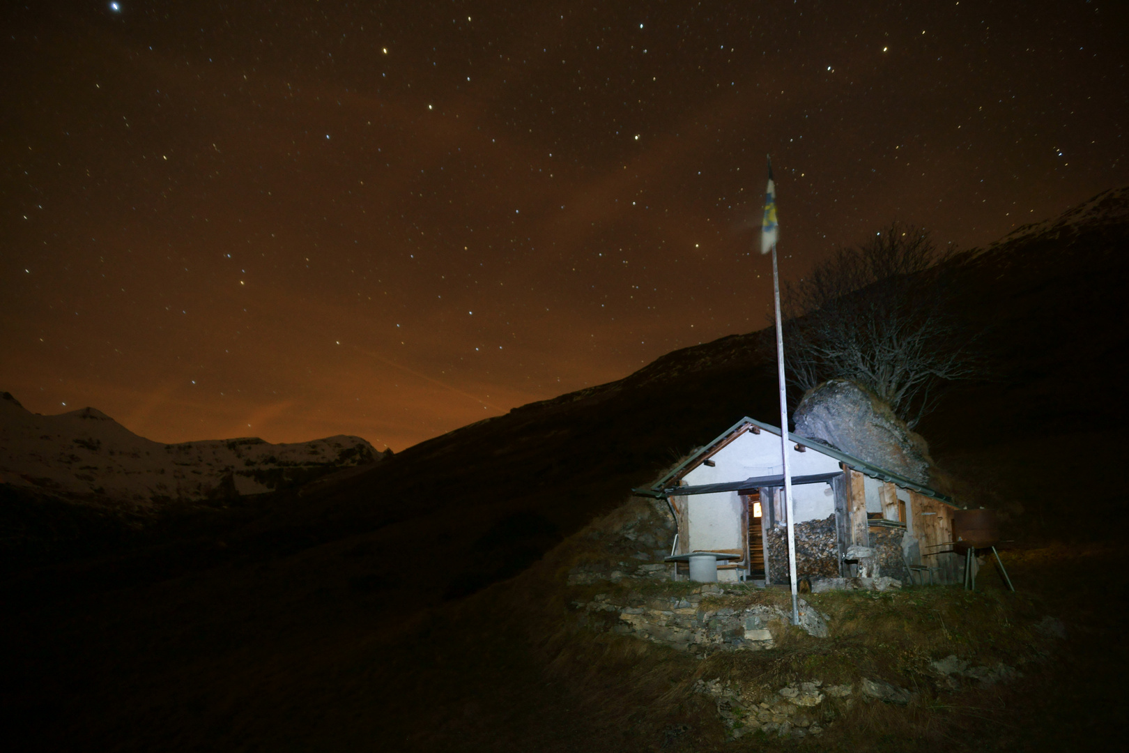 Unsere Hütte bei Nacht