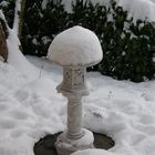 Unsere japanische Laterne unter schwäbischem Schnee