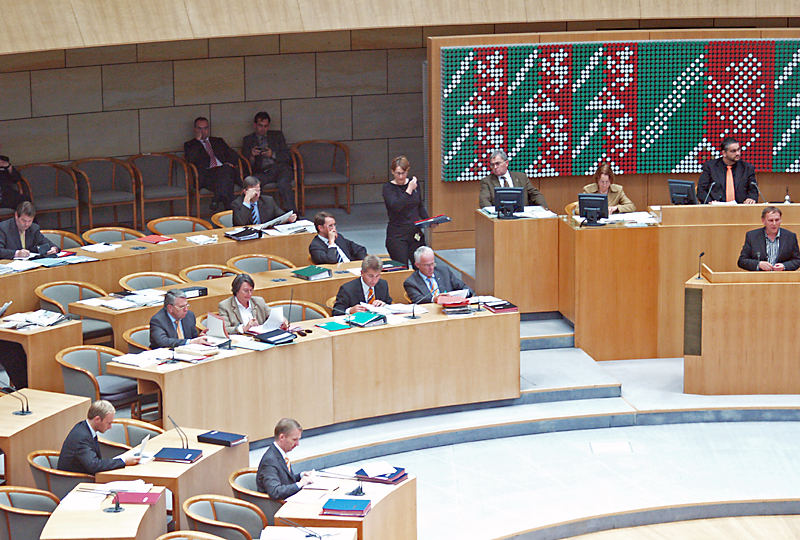 unsere NRW-Regierung bei der Arbeit