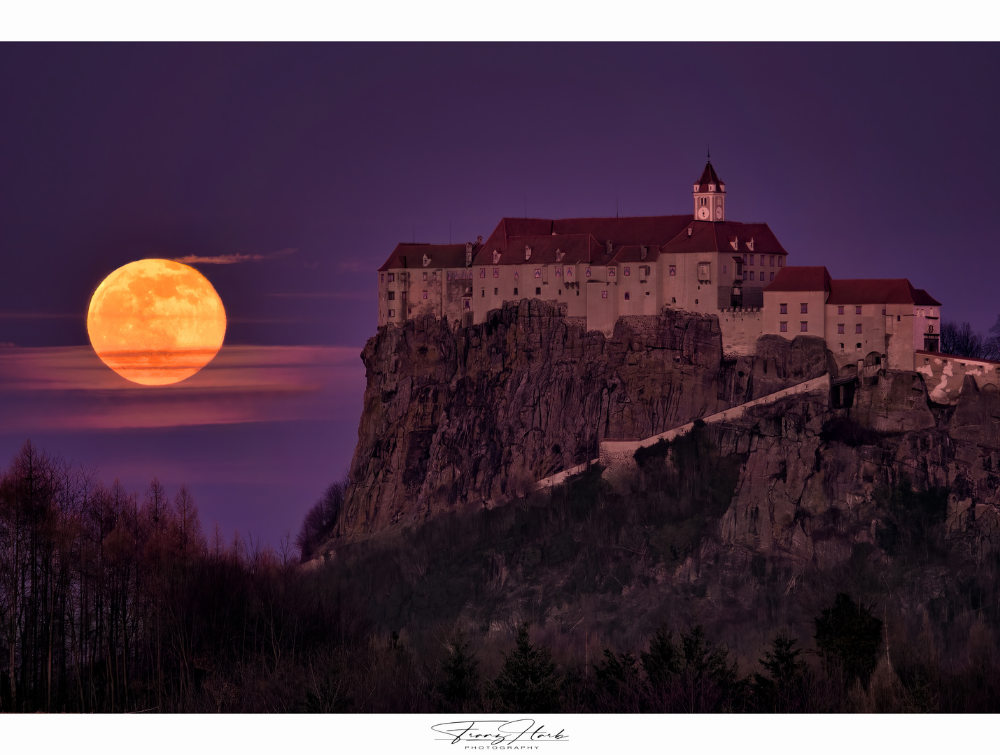 Unsere Riegersburg im Vollmond