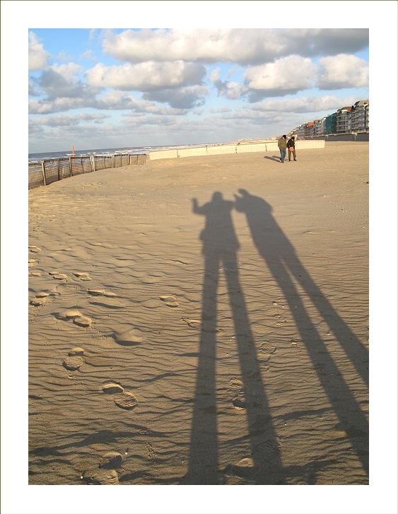 unsere Schatten am Strand :-)