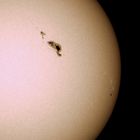 Unsere Sonne mit Sonnenfleckengruppe „3590“