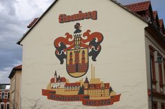 unsere Stadt grüßt die Besucher mit dieser Fassade 