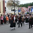 Unsere Trachtenkapelle (mit hübscher Dirigentin)