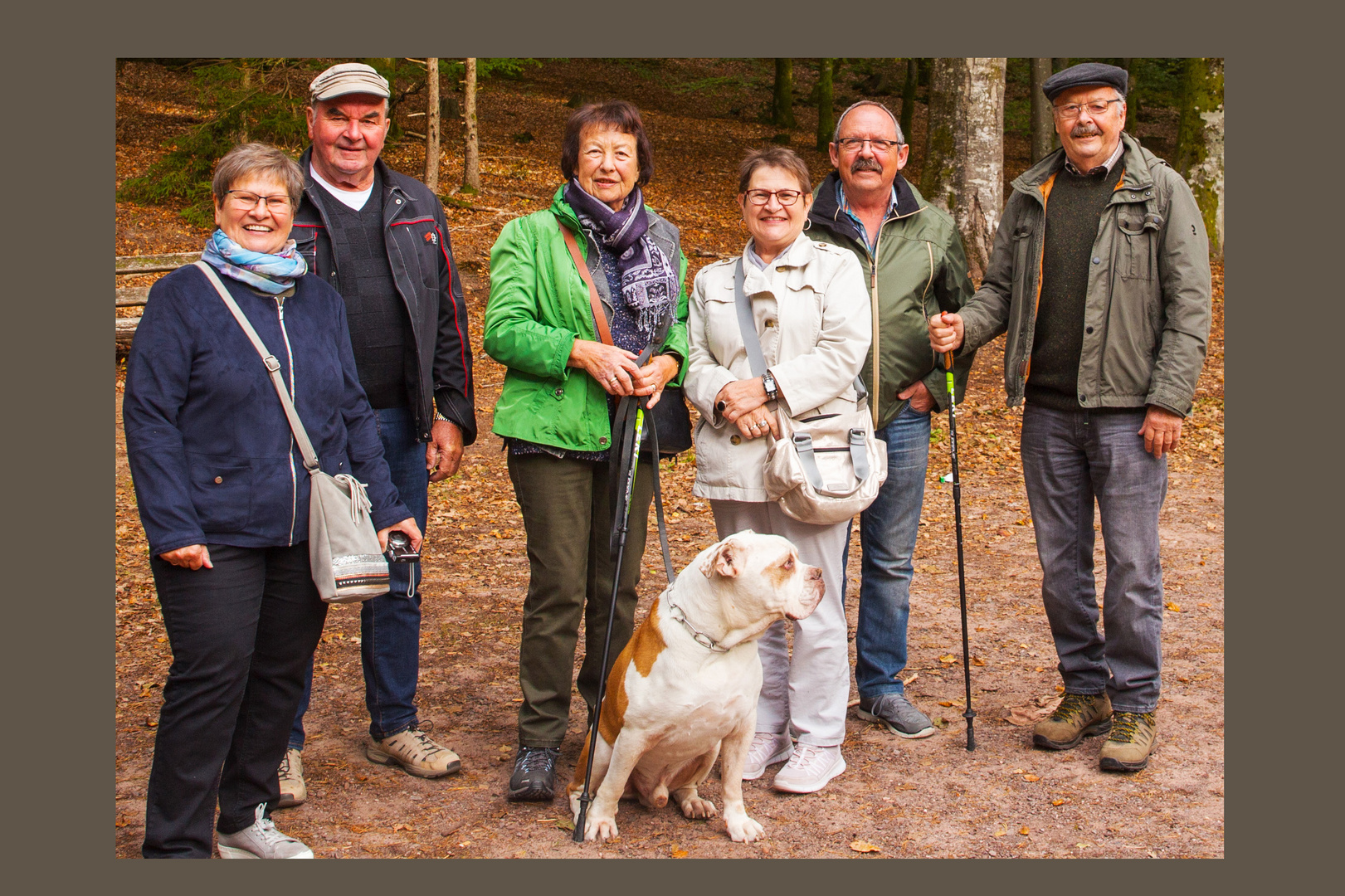 Unsere Wandergruppe am Parkplatz Spießweiher