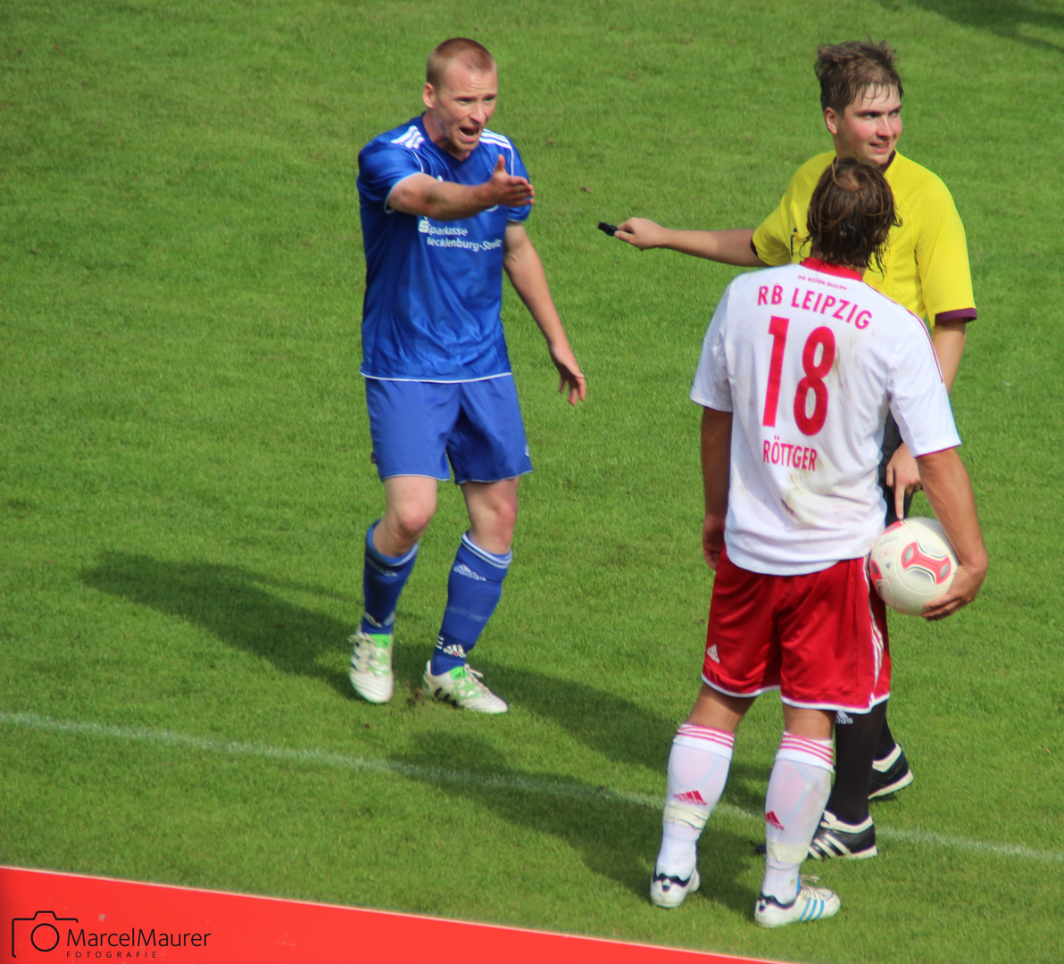 Unstimmigkeiten zwischen Schiri und Spieler