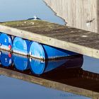 UNTEN, DER BLAUE HIMMEL IM WASSERSPIEGEL