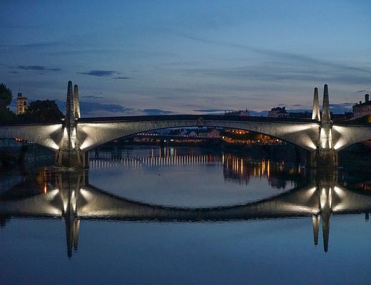 Unten durch zum Anleger - Flussreise 4/12