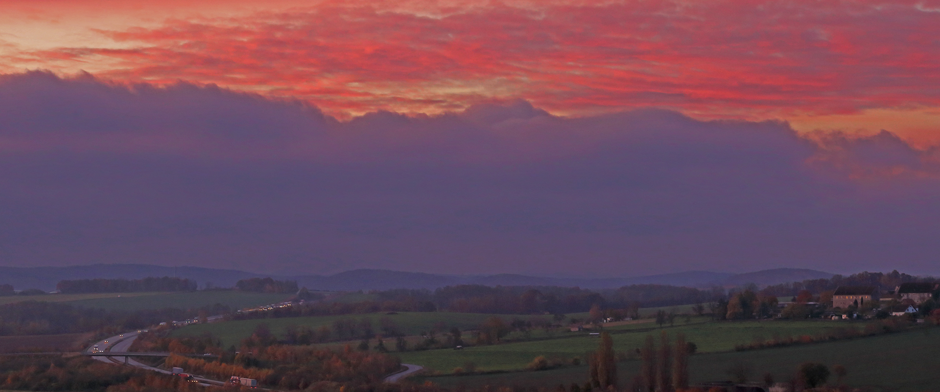 Unten goldener Herbst und oben Morgenrot vom feinsten