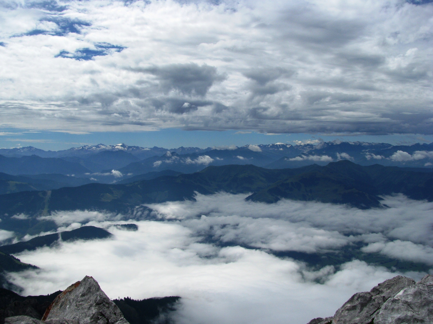 Unten Nebel und oben Wolken...