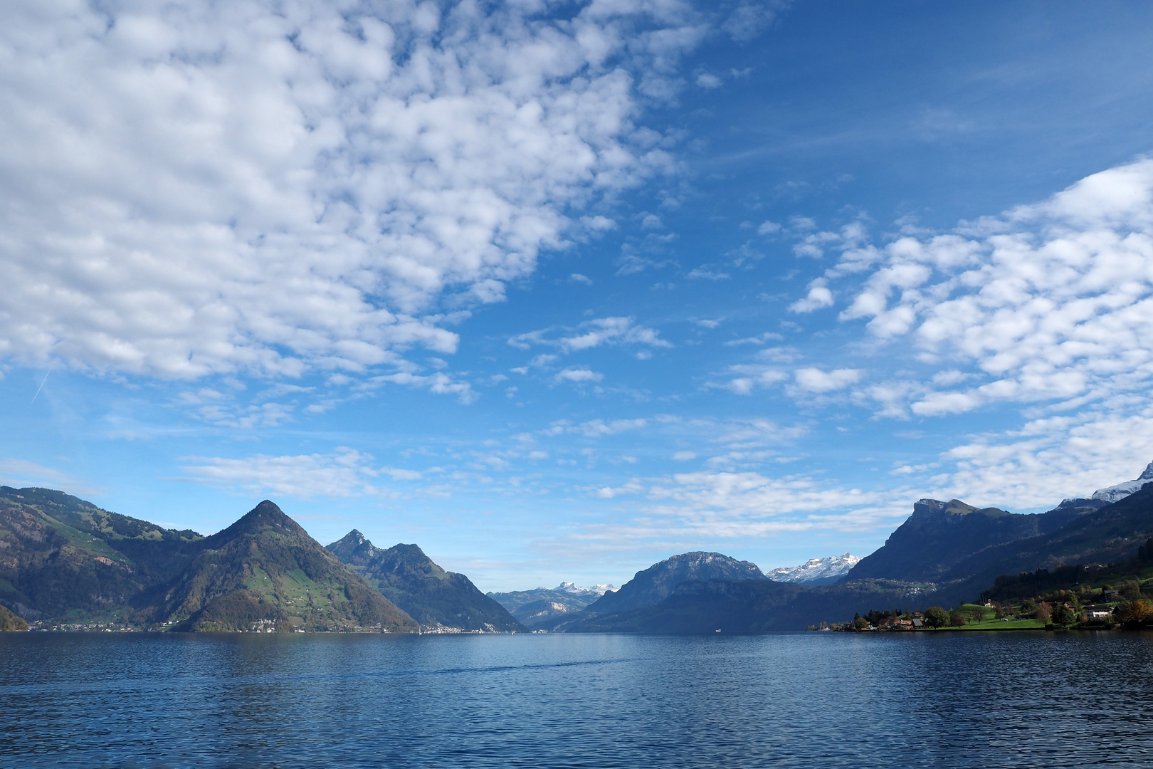 unten und oben blau