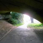 unter brücke in helligkeit