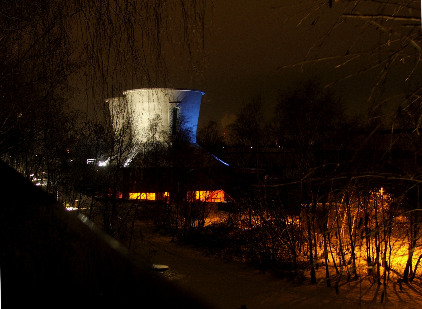 Unter dem Kühlturm, da ist es heiß