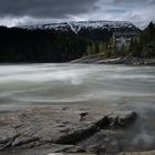 Unter dem Laksforsen Wasserfall - The downside of Laksforsen Falls