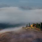 Unter dem Nebel der Toskana