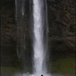 Unter dem Seljalandsfoss a