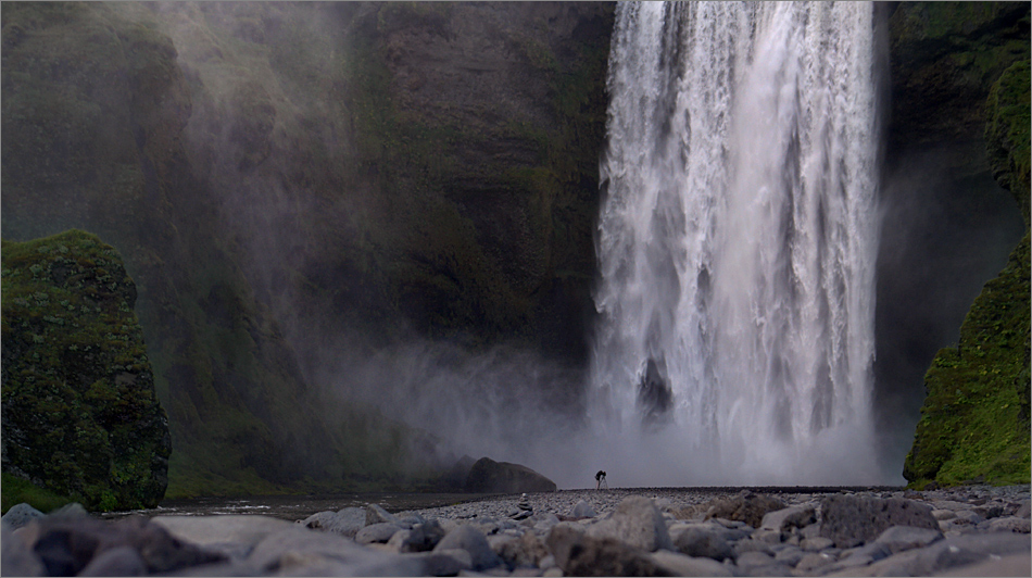 Unter dem Wasserfall