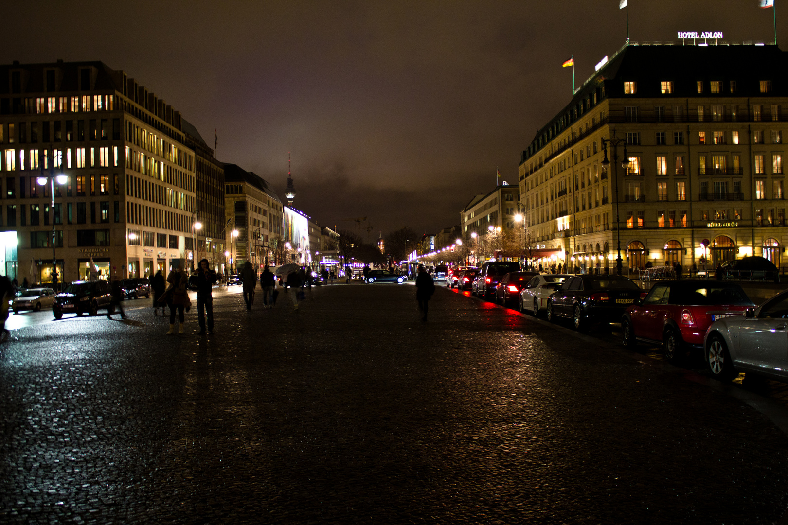 Unter den Linden bei Nacht