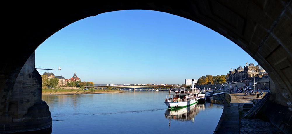 unter der Augustusbrücke