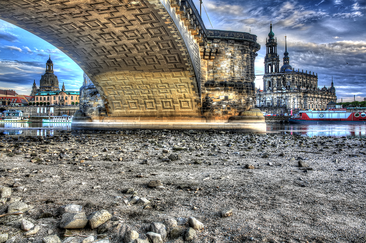 Unter der Augustusbrücke