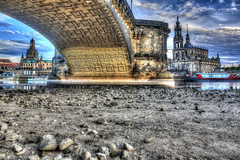 Unter der Augustusbrücke