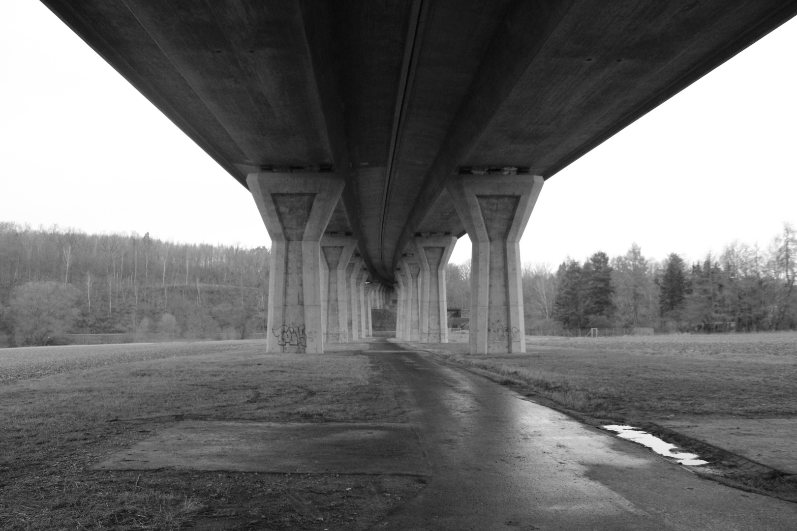 Unter der Autobahn