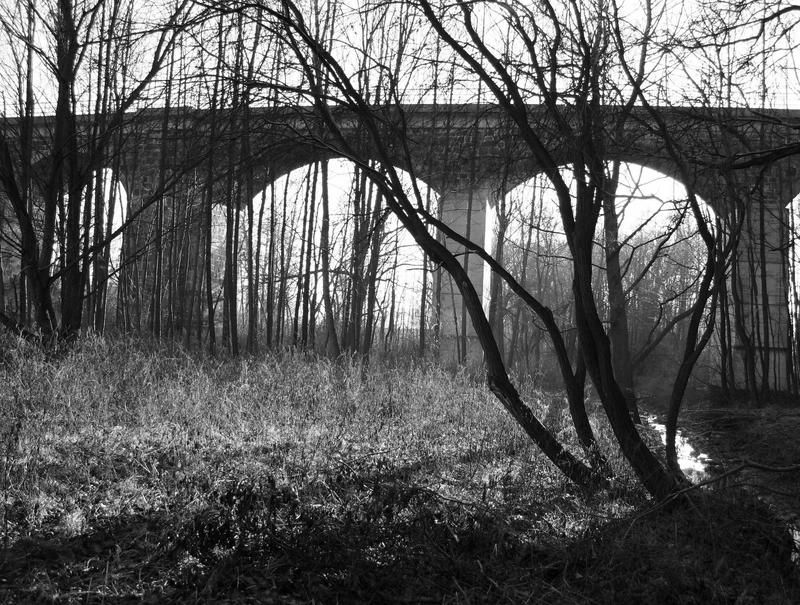 Unter der Bahnbrücke...