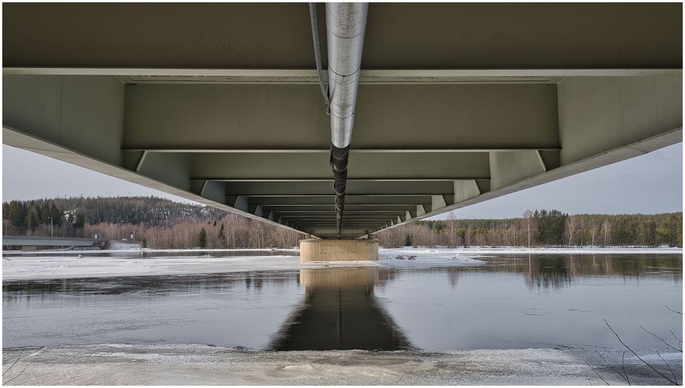 Unter der Brücke