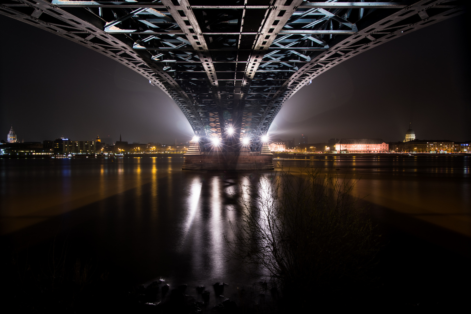 Unter der Brücke.