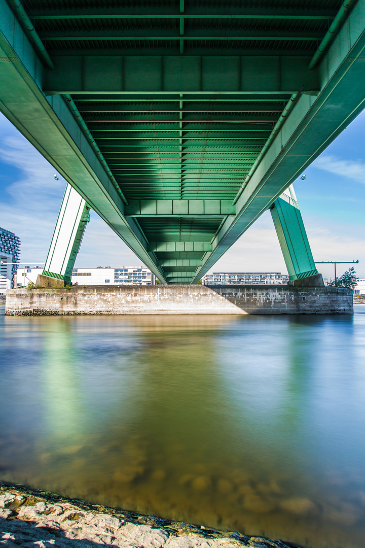 Unter der Brücke