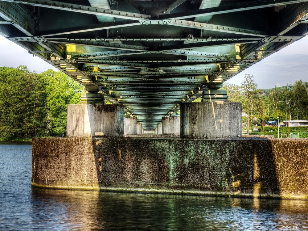 Unter der Brücke