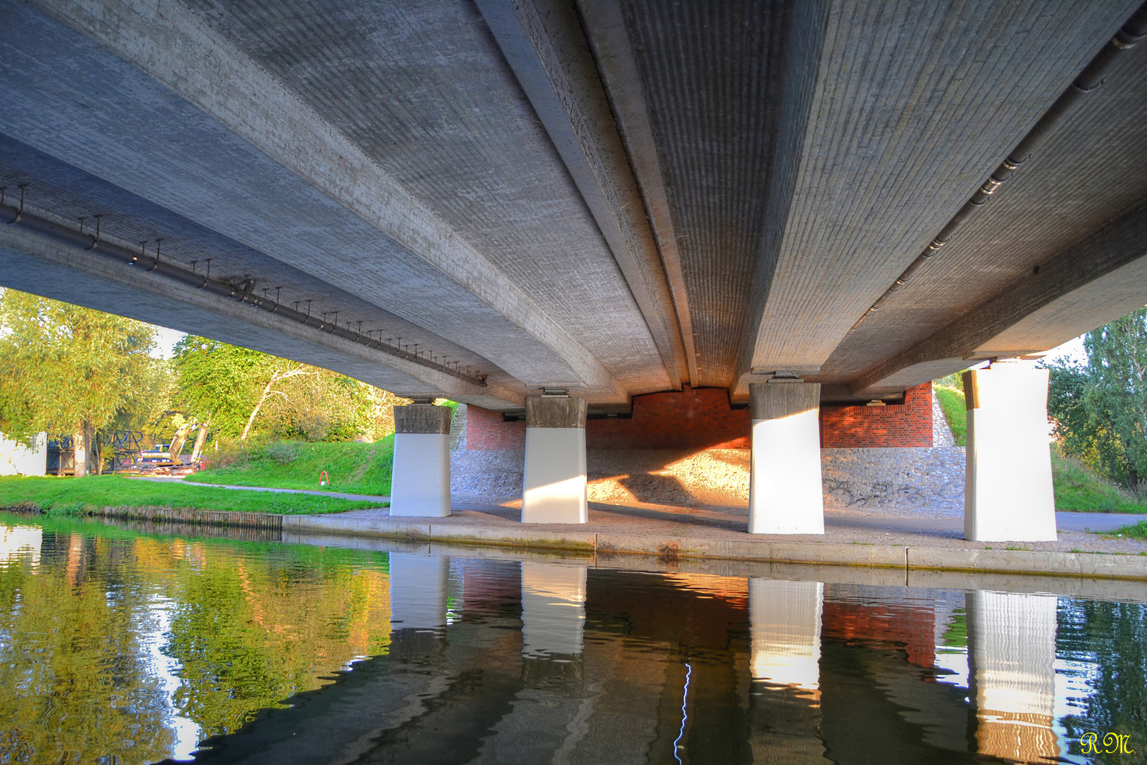 Unter der Brücke