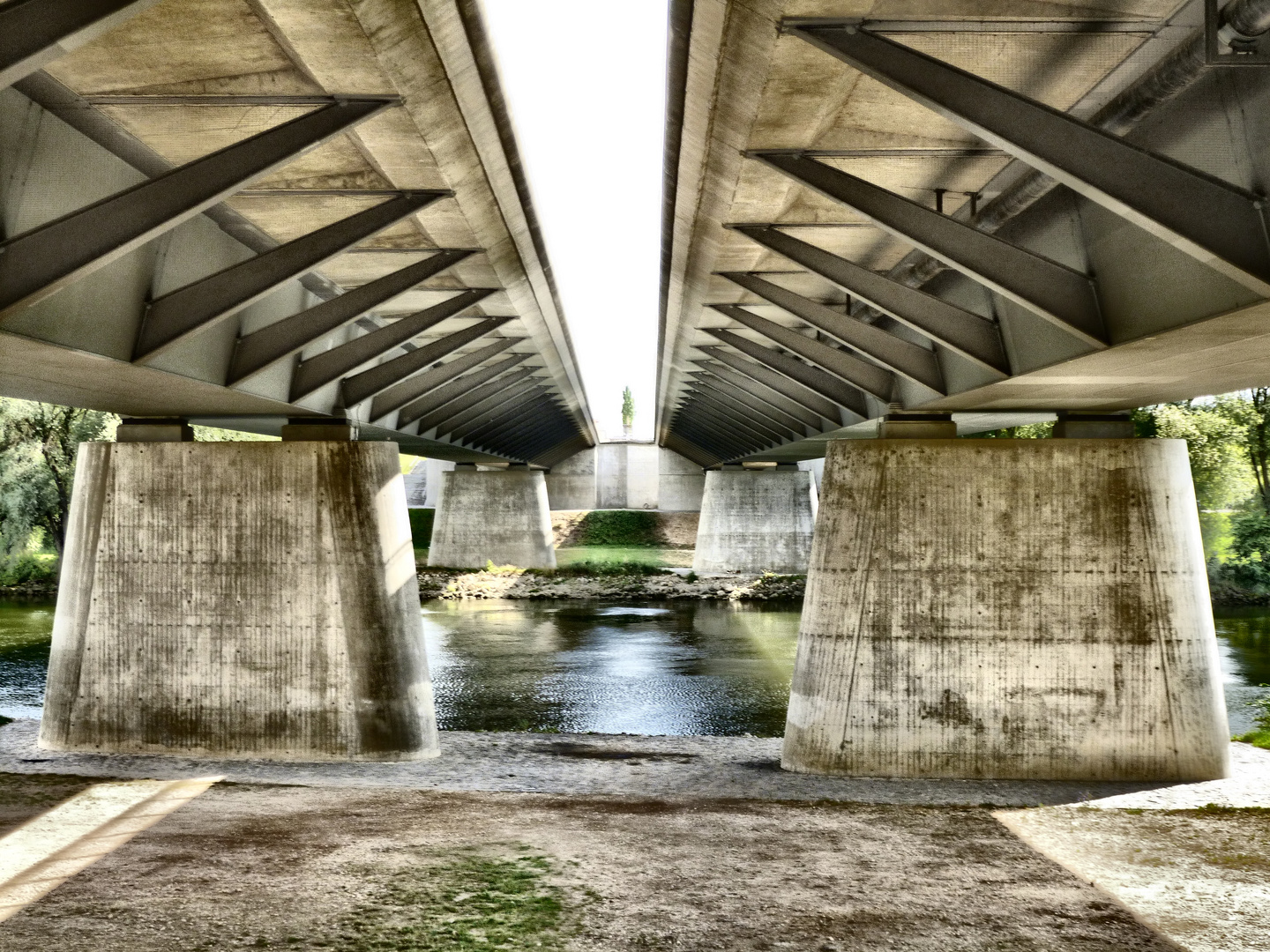 Unter der Brücke