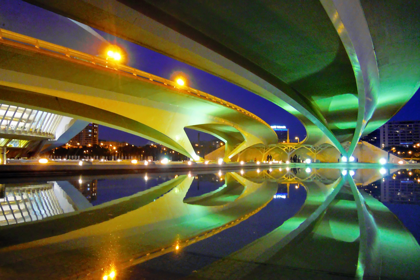 Unter der Brücke, blue hour