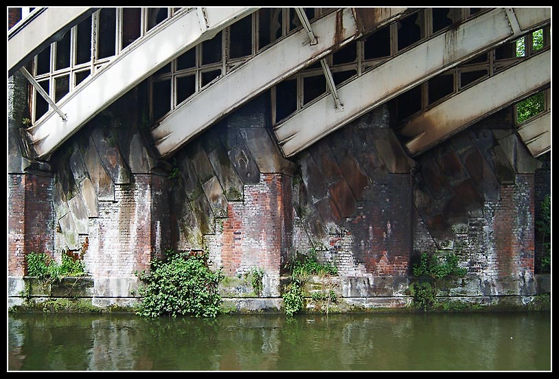 Unter der Brücke