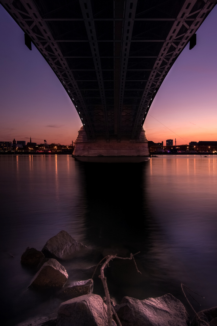 Unter der Brücke