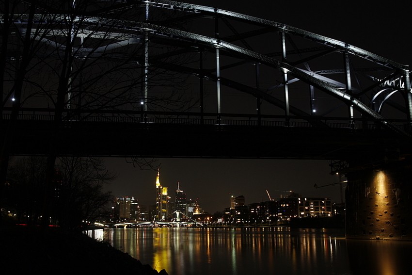 Unter der Brücke durch