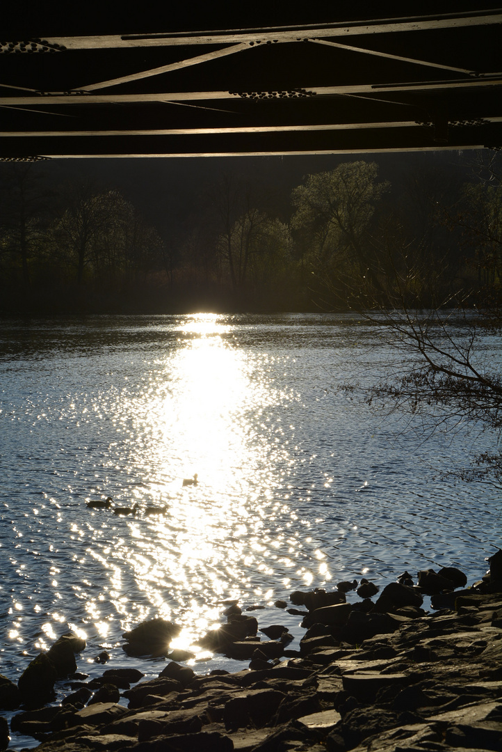 Unter der Brücke hindurch...