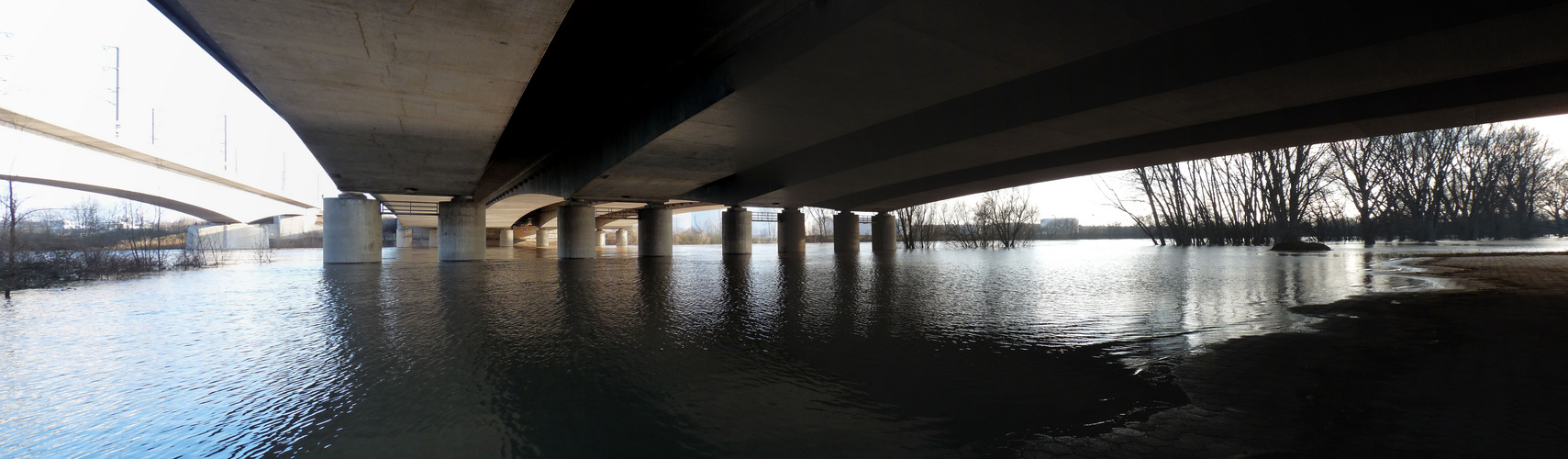 ...unter der Brücke ist es auch nicht schön!