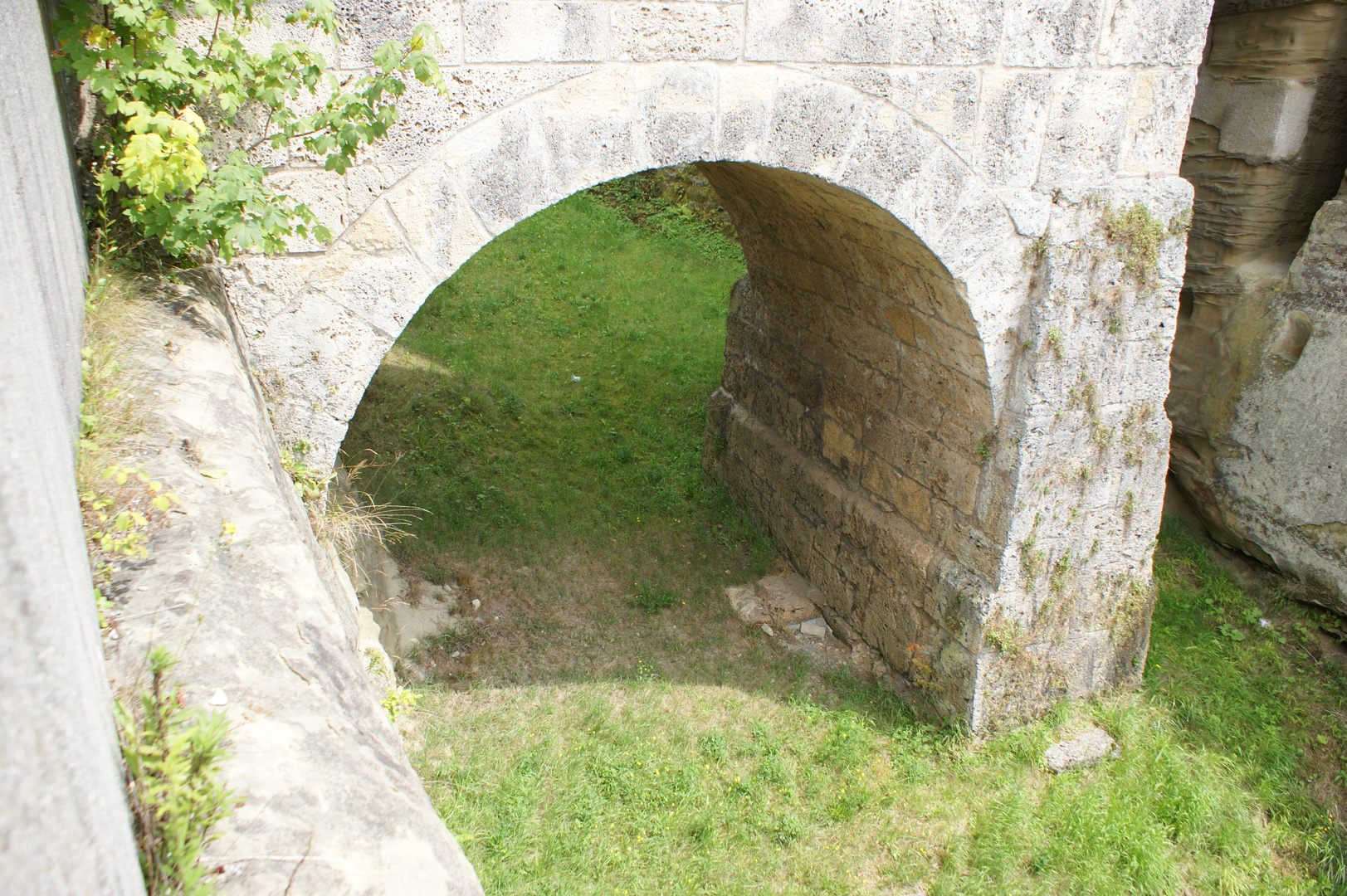 Unter der Brücke liegen ...