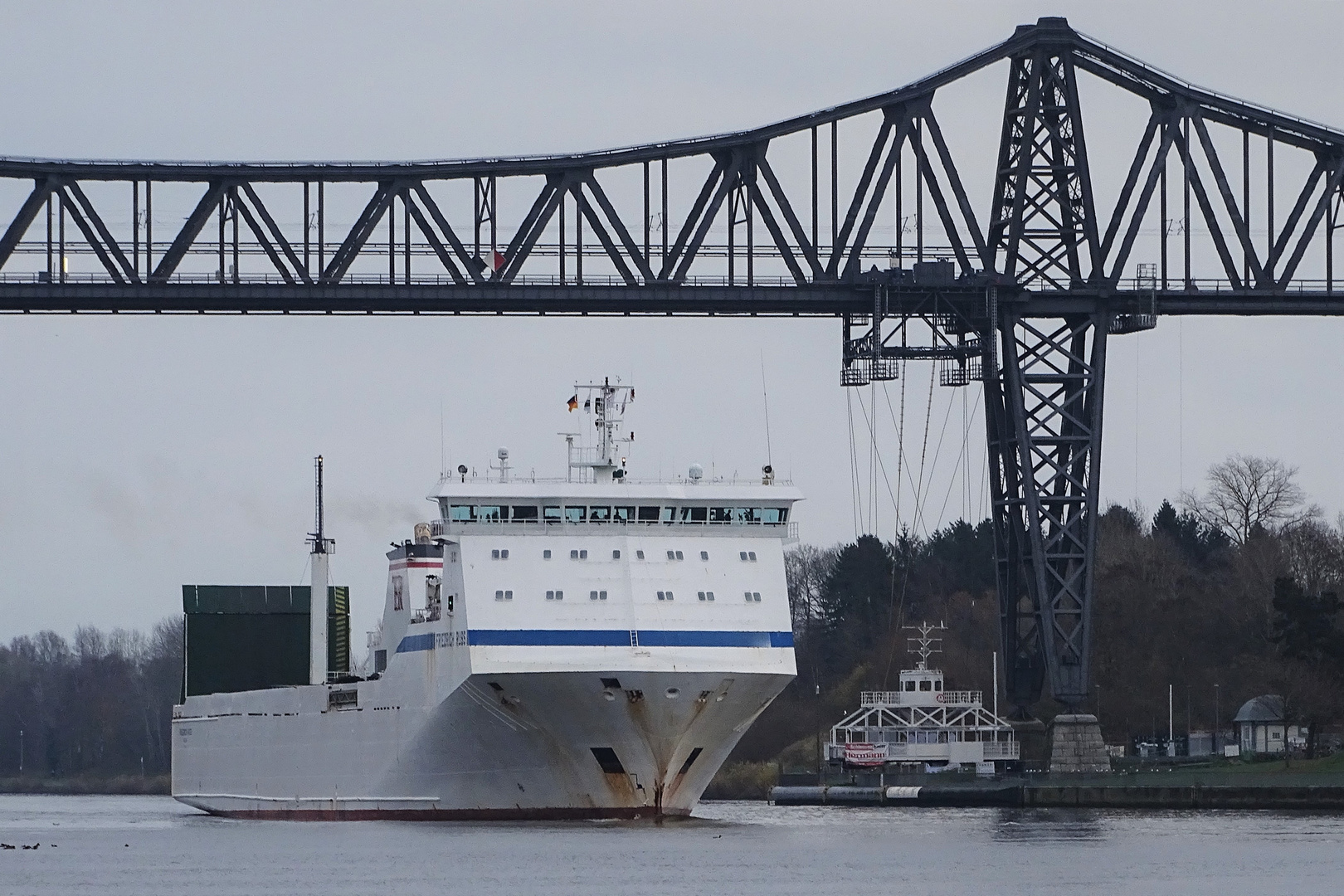 unter der Brücke von Rendsburg 