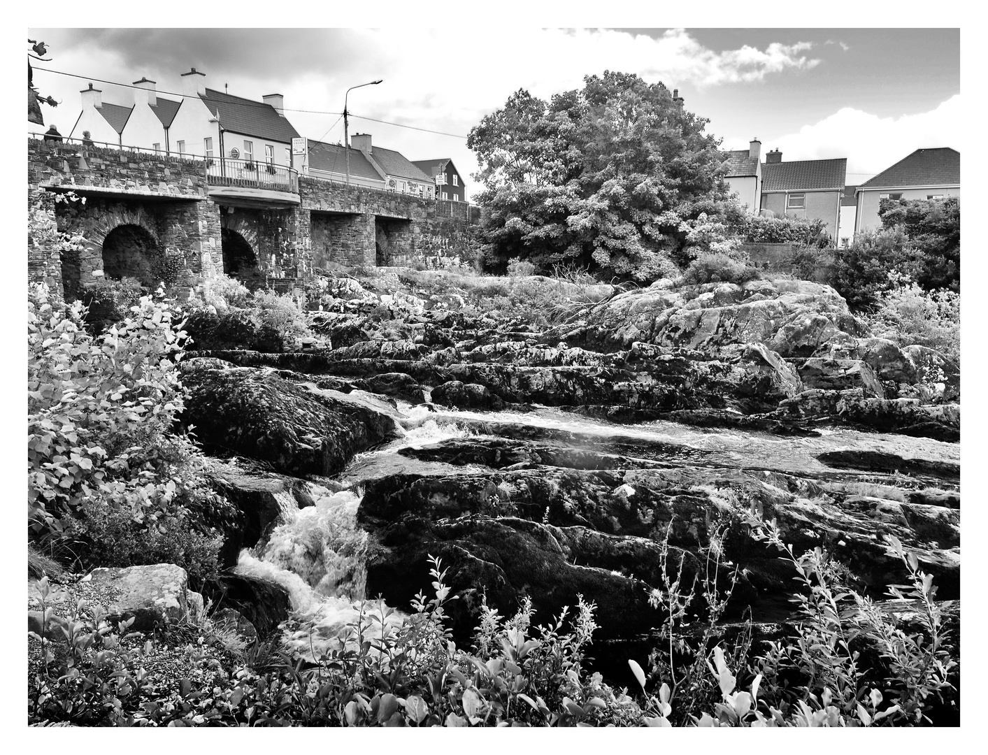 ..unter der Brücke von Sneem am Sneem