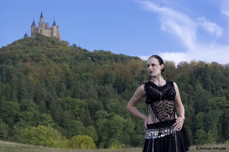 Unter der Burg Foto & Bild fashion, outdoor, frauen Bilder auf