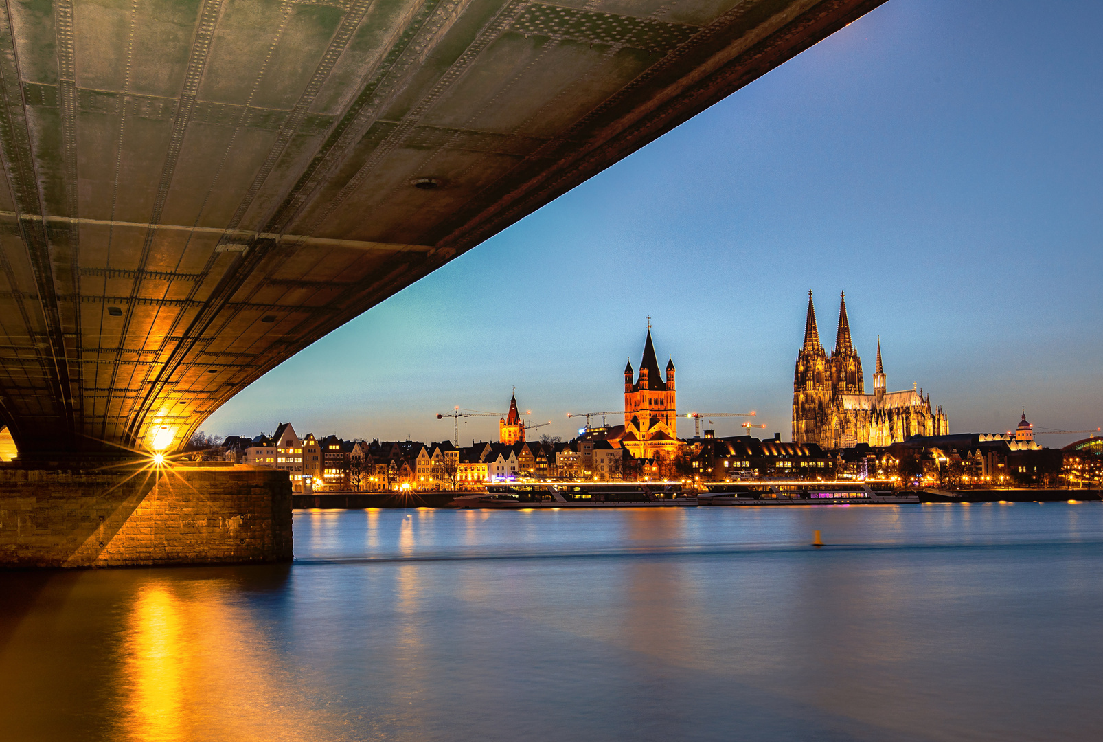 unter der Deutzer Brücke