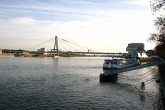 Unter der Deutzer Brücke Richtung Severinsbrücke und Kranhäuser (29.11.2011)