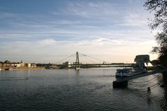 Unter der Deutzer Brücke Richtung Severinsbrücke und Kranhäuser (29.11.2011) (6)