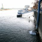 Unter der Deutzer Brücke Richtung Severinsbrücke und Kranhäuser, Rohre von Köln (29.11.2011)