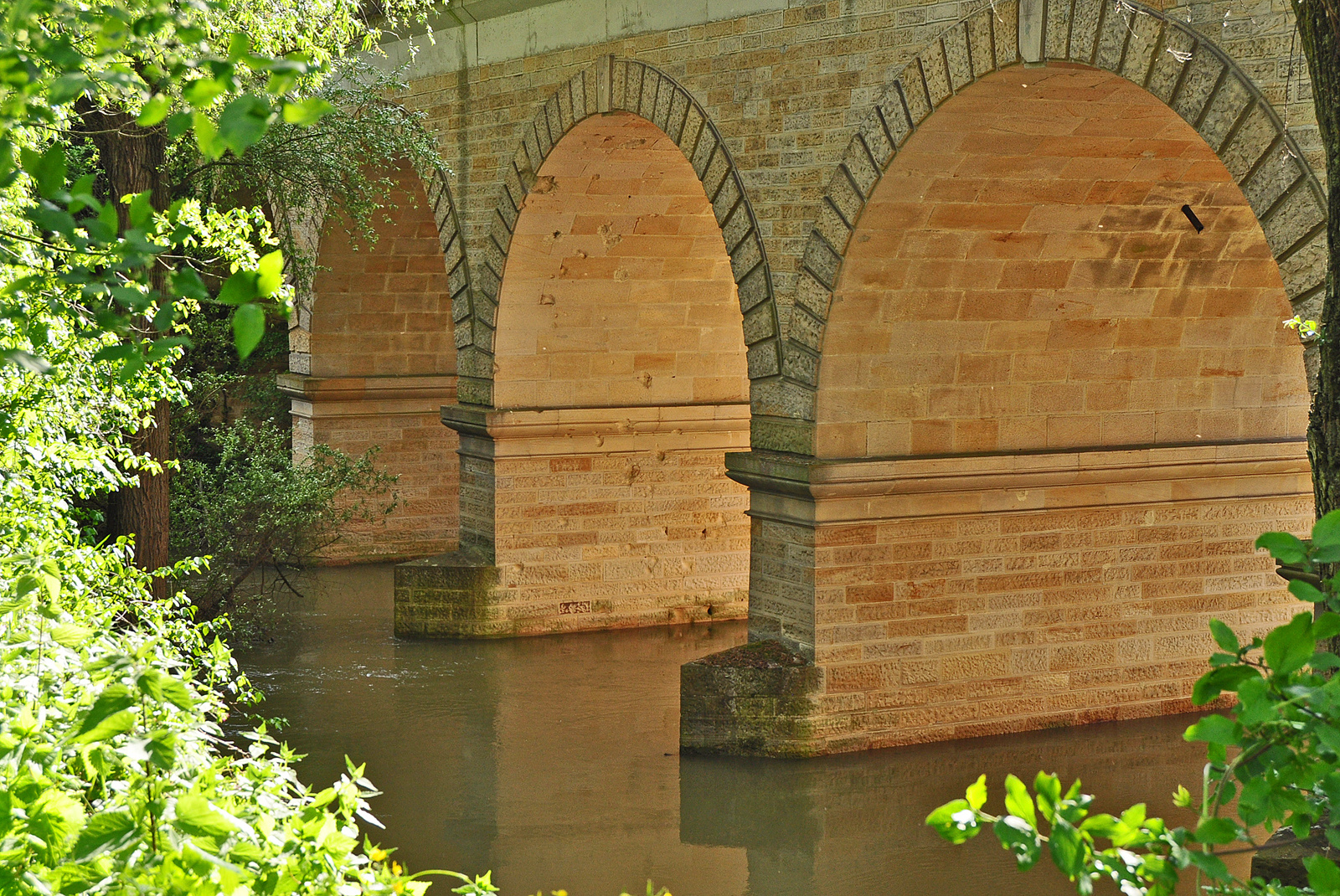 Unter der Eisenbahnbrücke