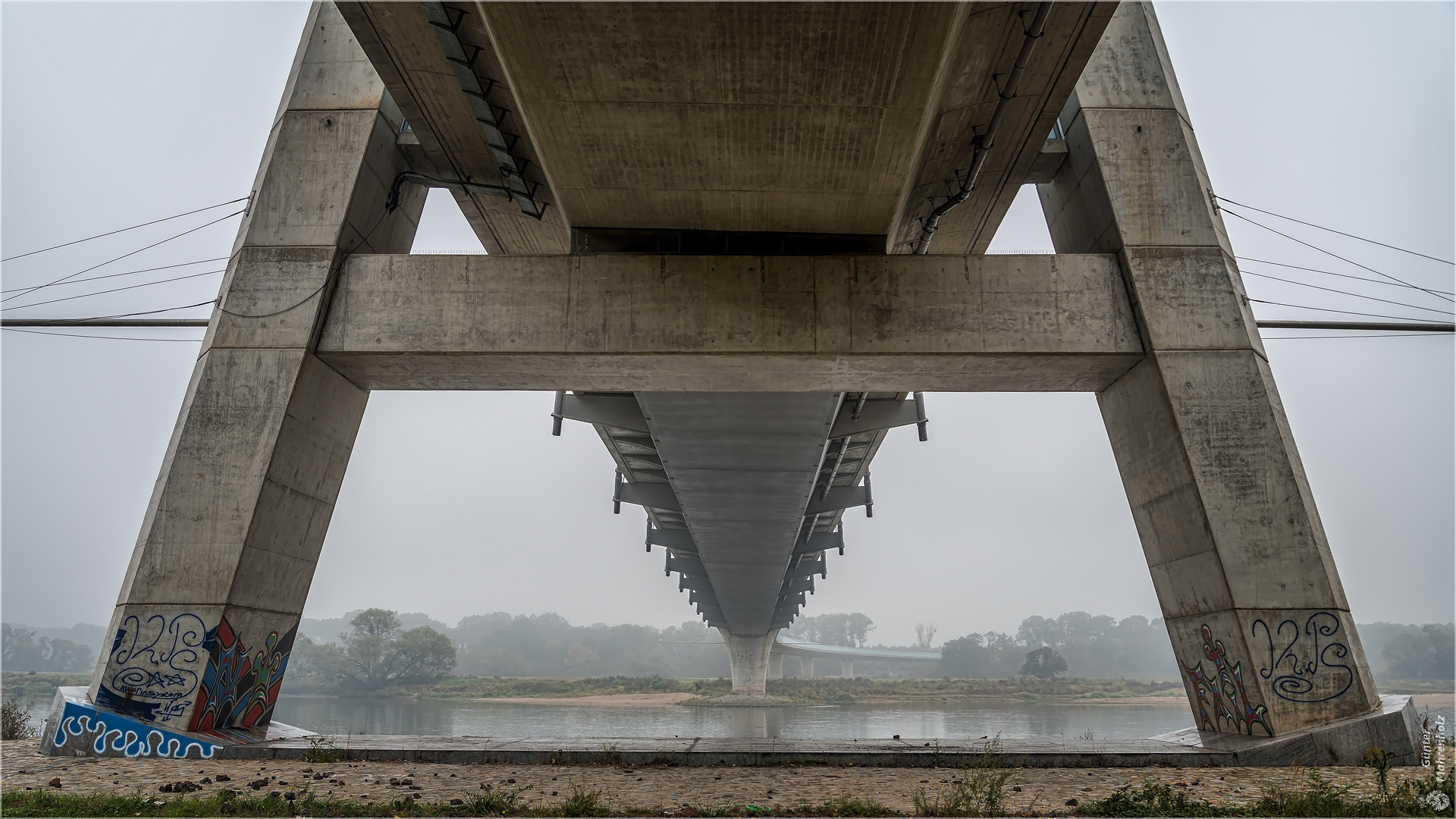 Unter der Elbauenbrücke