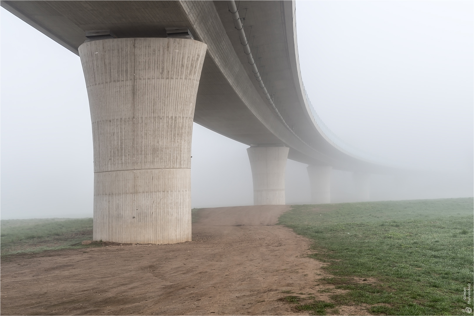 Unter der Elbauenbrücke